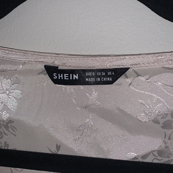 White cropped top that ties in the front - Picture 3 of 3